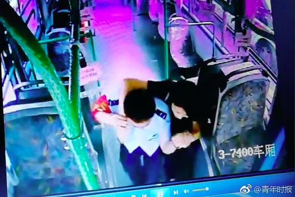 俄罗斯最美近卫军女战士出炉 57000人投给她(图)_云服务器新用户优惠