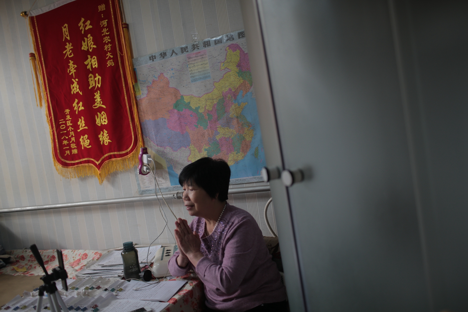 郭晶晶霍启刚带儿子插秧：这才是真正的豪门！