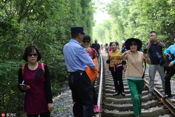 雪落山西芦芽山悬空村_挂机宝多核