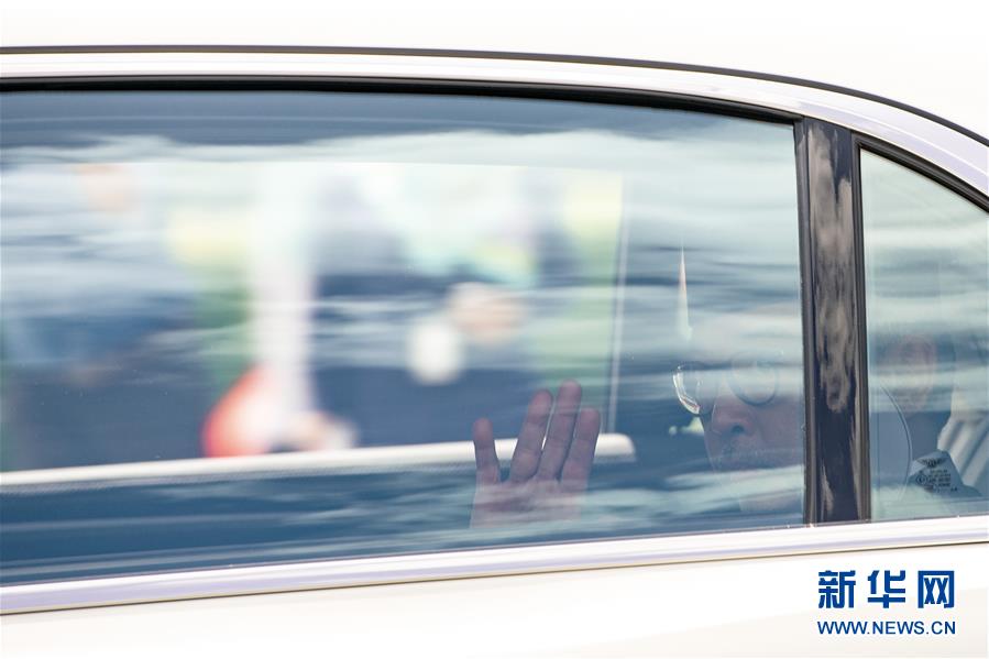 真人黑寡妇?俄罗斯最美女兵出炉:金发及腰 枪法精准_挂机宝跨境电商