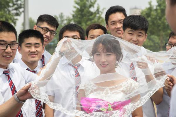 吴宣仪撩发wink甜度满分_挂机宝跨境电商
