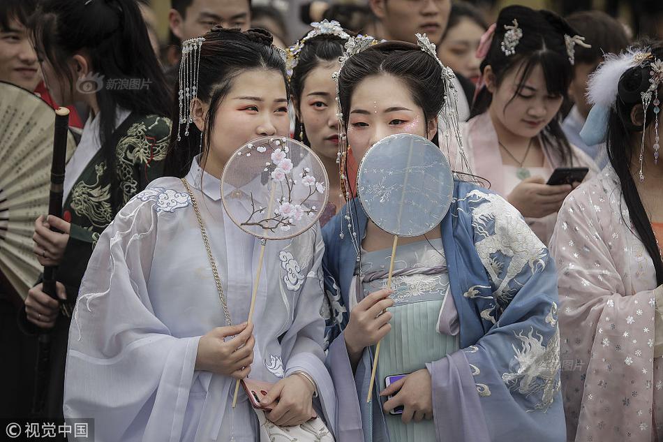 张柏芝小儿子颜值堪忧,长个儿很快,网友:难道随爸爸?_9929评测
