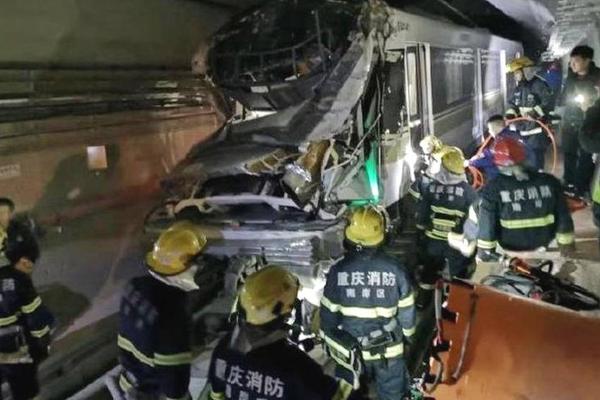 人民海军成立70周年海上阅兵(央视完整版)_CN2 APP服务器