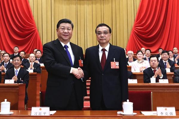 志玲姐姐现身车展 依旧很嫩_CN2直连服务器