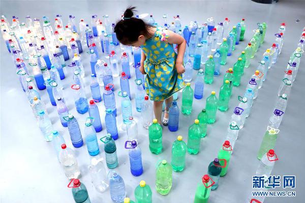 小学副校长课间带头跳鬼步舞_云服务器8核32G