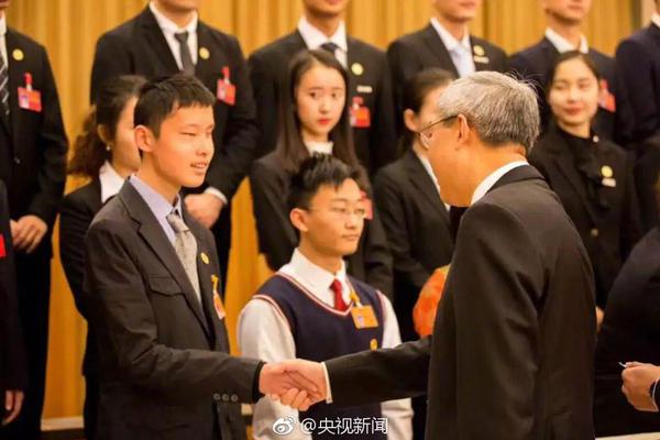 2018年4大银行净赚9493亿_CN2云主机
