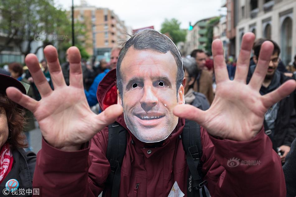李小璐接甜馨放学 母女二人一路牵手有爱_CN2服务器配置推荐