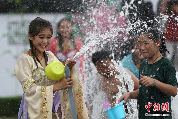 江苏查获近万双名牌运动鞋_挂机宝代理分销