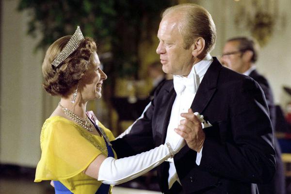 200辆爱心大巴送万人回家_9929纯净IP