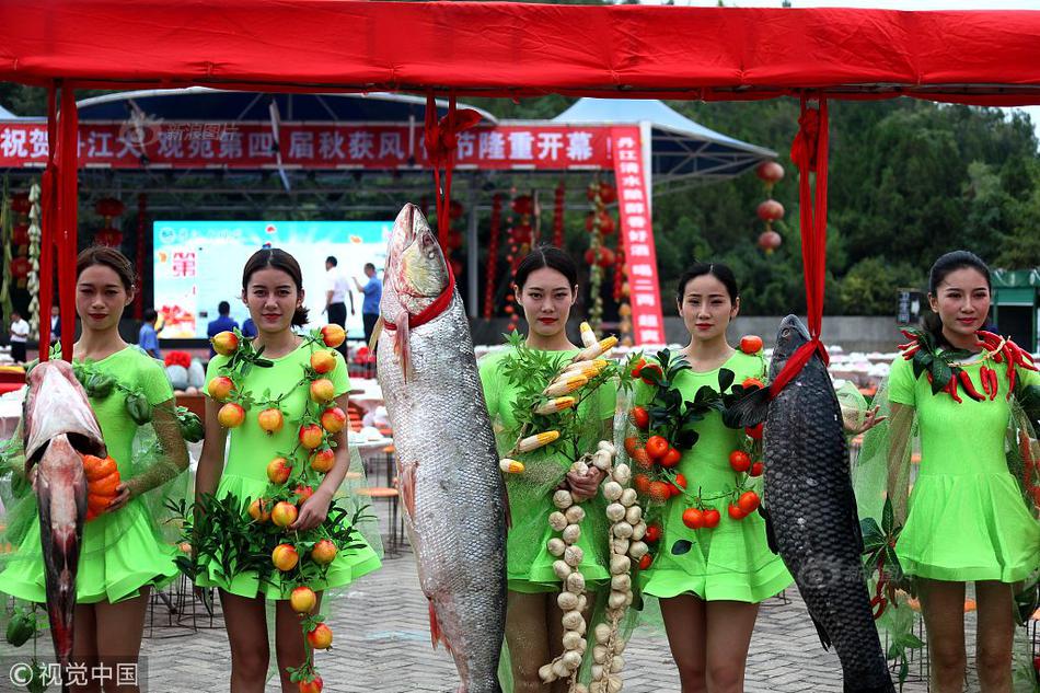 周杰伦陪岳父逛古董市集 大吃美食情同父子_CUII云服务器