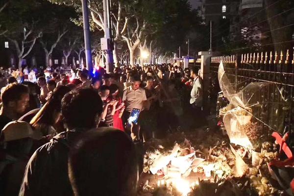 《都挺好》小咪与爷爷苏大强妈妈小菲再同框_9929铂金处理器