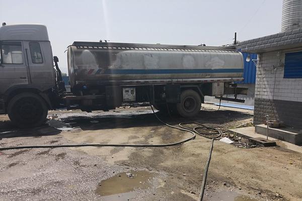 60岁的唐僧徐少华四处走穴_9929回国线路