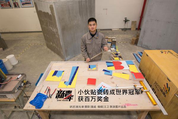 3岁男童开挖掘机逆行15分钟 亲爹还淡定指导_云服务器1M带宽
