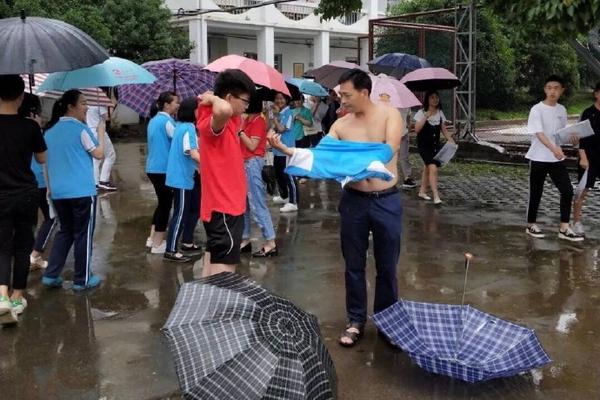 如何把购买的域名绑定到web_9929独立IP