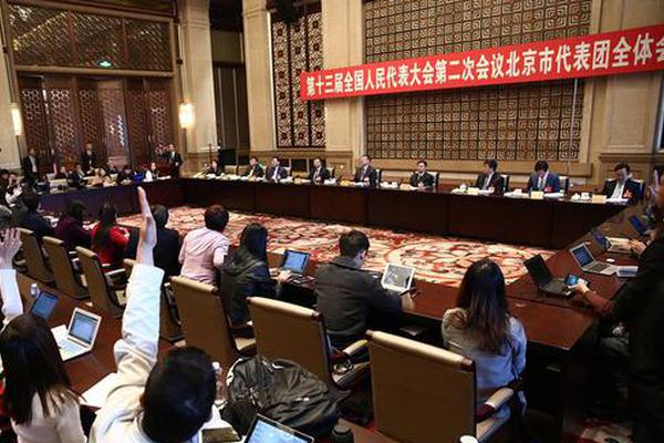 杨幂谢娜牵手小跑超欢脱_9929服务器配置