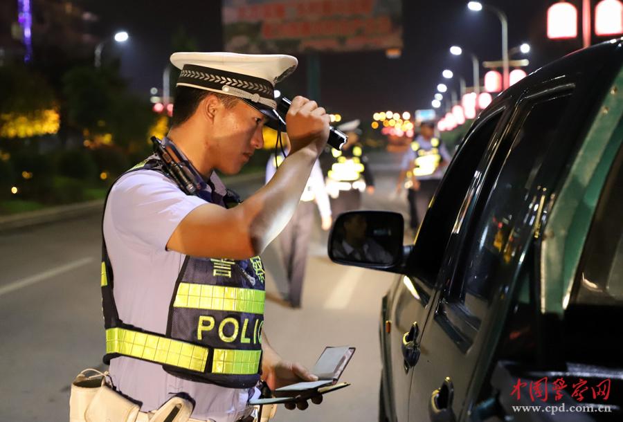 美方:马杜罗4月30日曾打算飞往古巴 被俄罗斯劝下_虚拟电脑