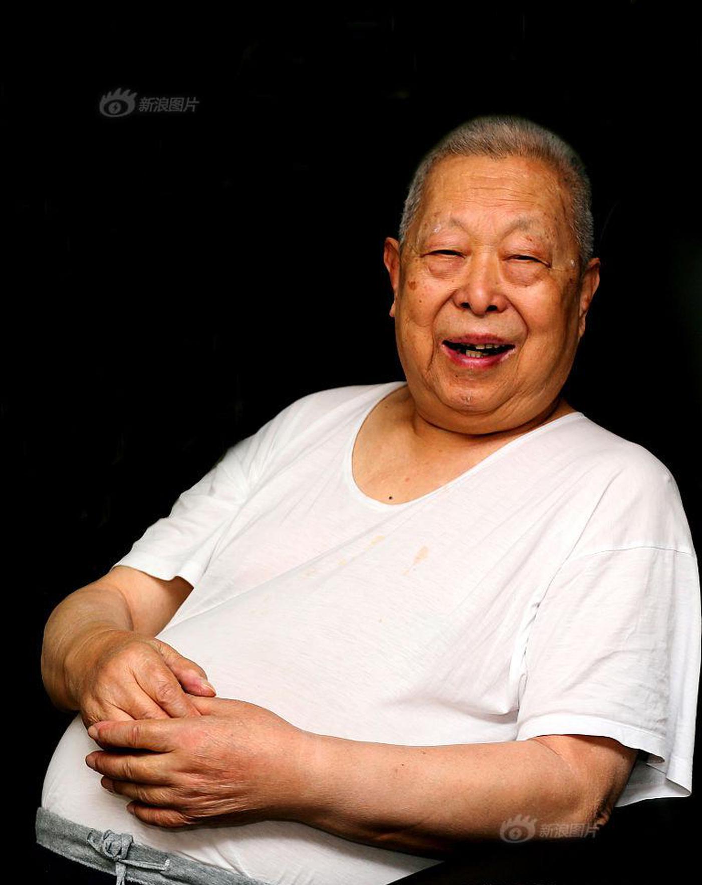《娱乐早点爆》第207期 张轩睿Selina在一起了？_云服务器32G内存
