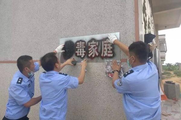 世界首富出轨剧“新剧情”：谍战、爱情和金钱_信创云服务器