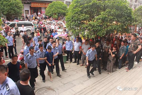 新城事：探秘时尚博主_共享云服务器