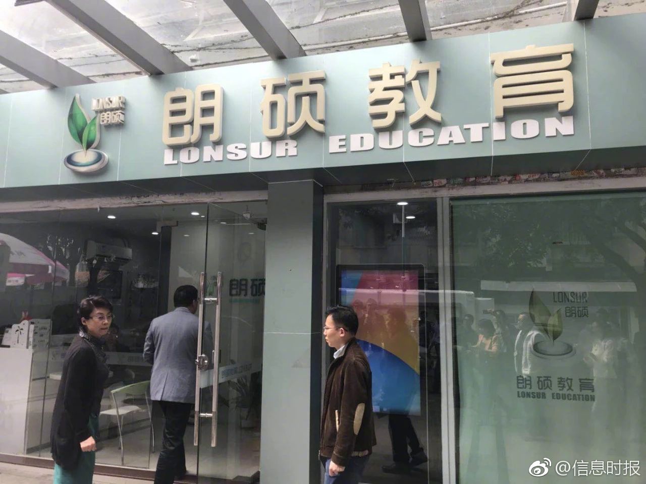 社保降费今起正式实施 今年社保还有三个大变化_网页域名