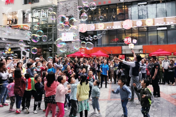 我舰艇编队靠泊香港市民上舰参观_CN2服务器年付