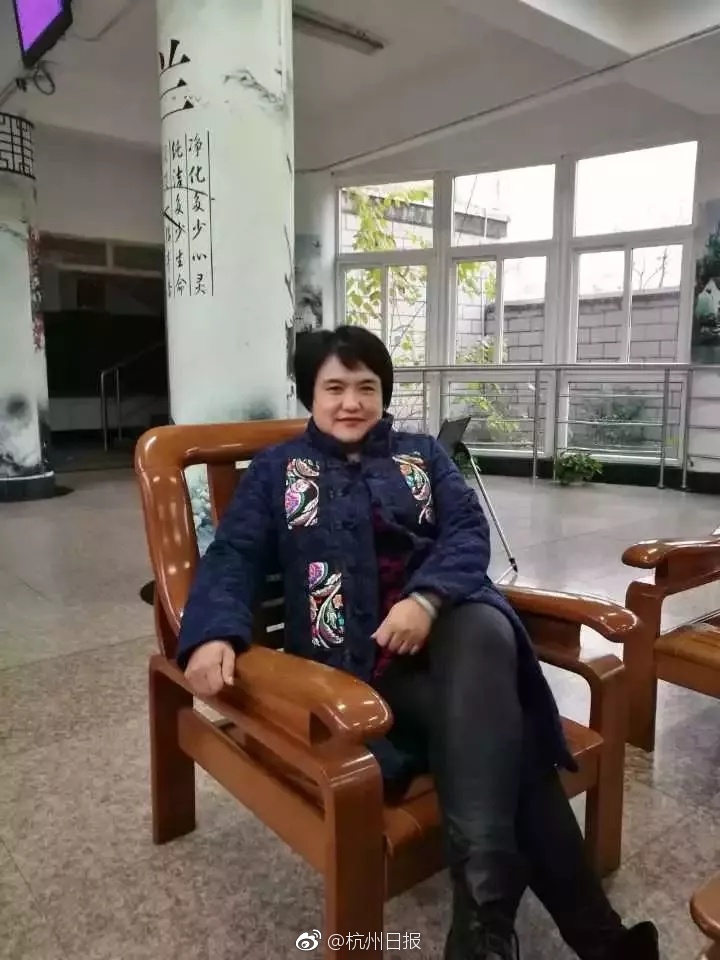 幼儿园保育员拽孩子头撞滑梯 教育局：辞退_云电脑服务器