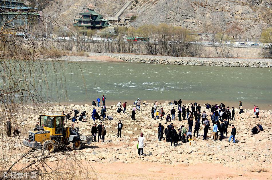 土耳其4层高危楼轰然倒塌 居民大声尖叫_云服务器64G内存