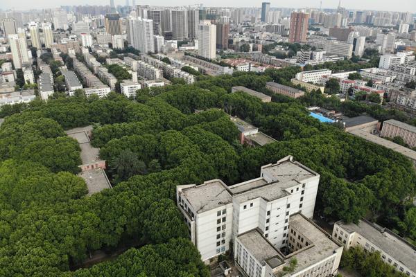 日本土豪晒游艇豪宅 家里全是名表1张床单要12万_9929在线教育