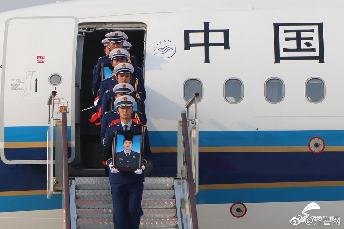 动漫里面的十大二次元女神，每个都是人气爆棚的存在_学校云电脑