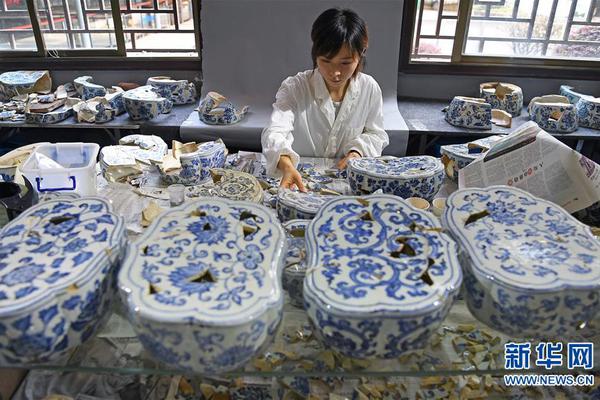 西安交大师生歌唱祖国_云电脑服务