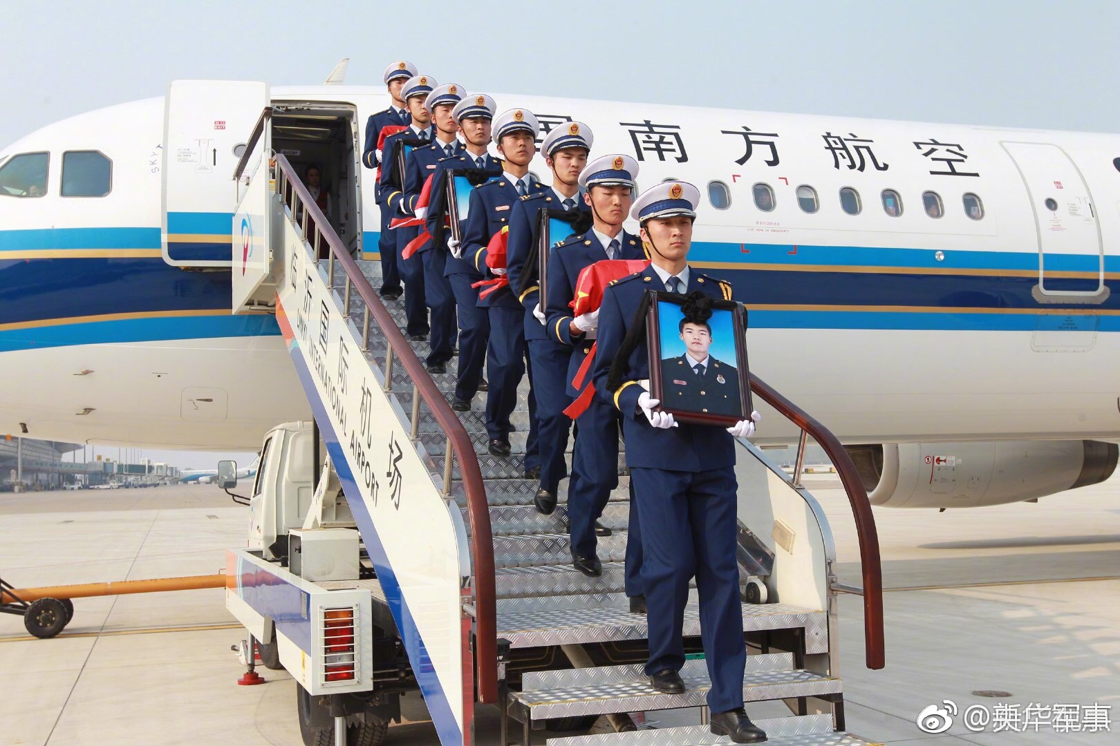 拉卡拉成功上市 雷军履约送创始人一千克金砖_云电脑数据存储