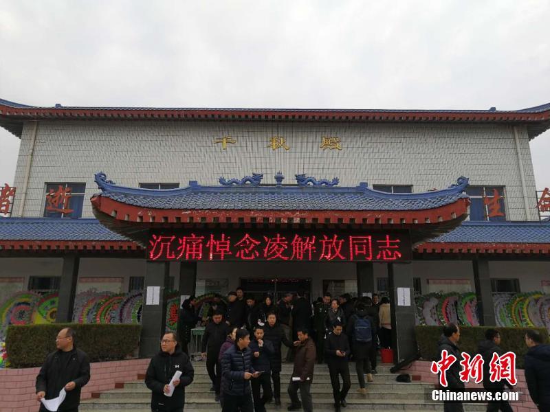 虎死不倒威！俄海军瓦良格号巡洋舰开放参观_CN2服务器购买