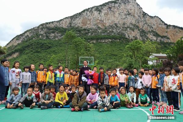 库里手指脱臼!用伤手大血帽!_企业云电脑