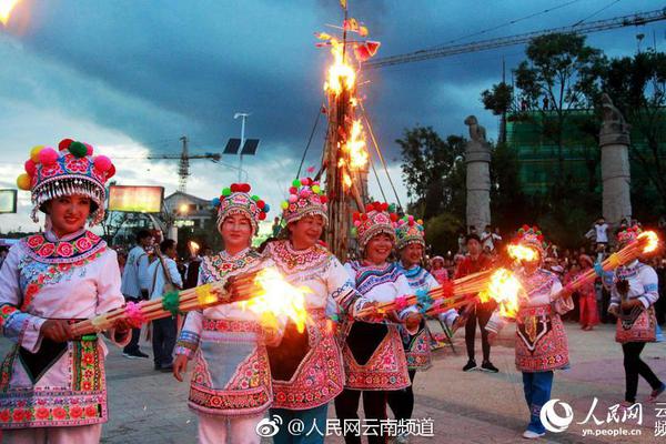 浓妆艳抹的曹丕为何会打败素颜的曹植?_外贸网站服务器