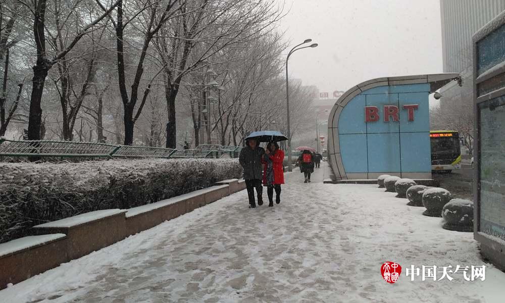 她是全世界最著名的第三者：耻辱当然不是奖牌，但它应是一场革命_CN2服务器机房