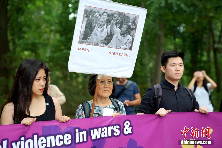 51岁翁虹娇艳如花,一袭碎花“少女裙”亮相,依旧玉女_阿里云服务器
