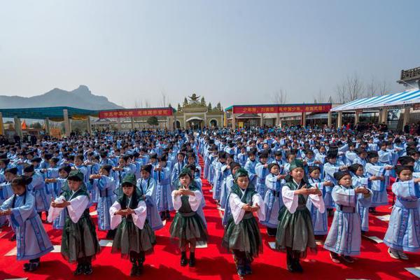 哲学是一个动词，从大问题开始_CN2容器部署