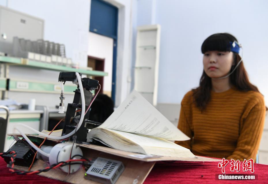 奔驰4S店员工试车撞伤清洁工 车主“躺枪”：凭啥要我出保险