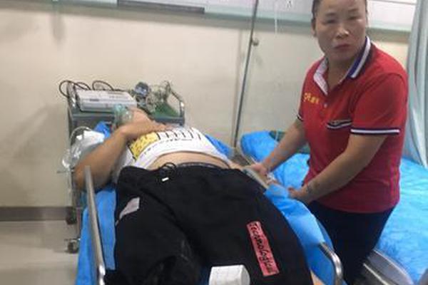 李湘劳动节带女儿体验生活 王诗龄不亦乐乎_CN2云服务器