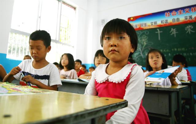 近距离看大白鲨的攻击：血盆大口令人恐惧_CN2服务器E5处理器