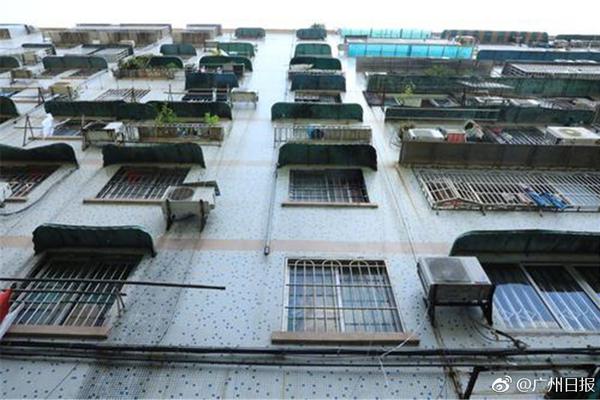 巴黎一奔驰车冲进塞纳河 致母子二人死亡_跨境云电脑
