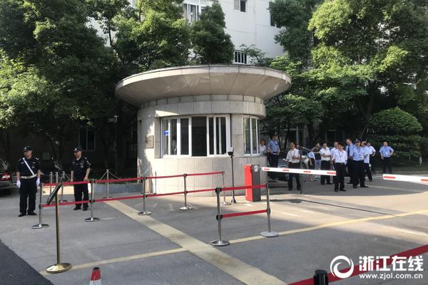 宋仲基秀胸肌野性之美_沈阳云服务器