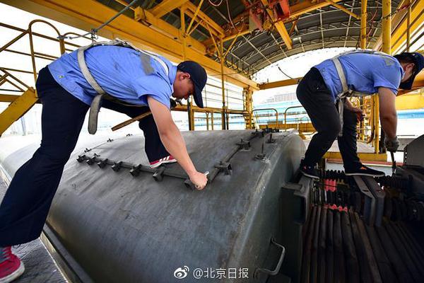 《进击的巨人3》开播,猿之巨人凶残投石,一集就把剧情..._CN2代码仓库