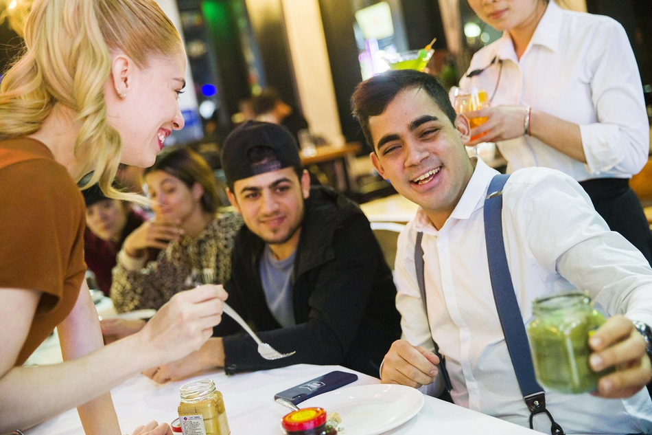 太仙了！蔡依林流“粉色眼泪”秀精致锁骨_CN2 GT服务器价格
