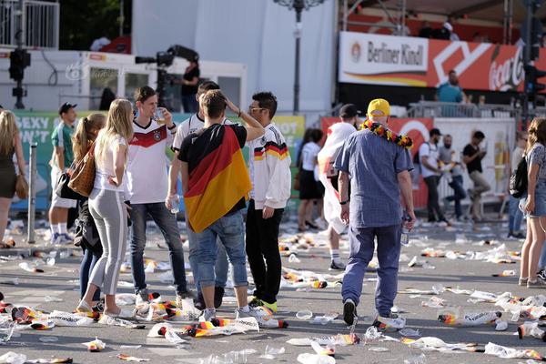愤怒的小鸟全新季投影戏表演受到大欢迎毛茸茸爆笑可爱蓝弟弟_云电脑镜像