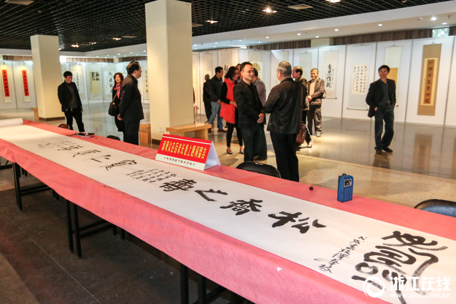 古力娜扎被“黑”了这么多年,如今终于用时间证明了自己_挂机宝挂机器人