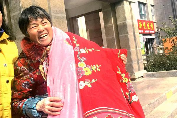 当年在餐馆刷盘子的小伙子 如今成了英超第一人！_外贸网站服务器