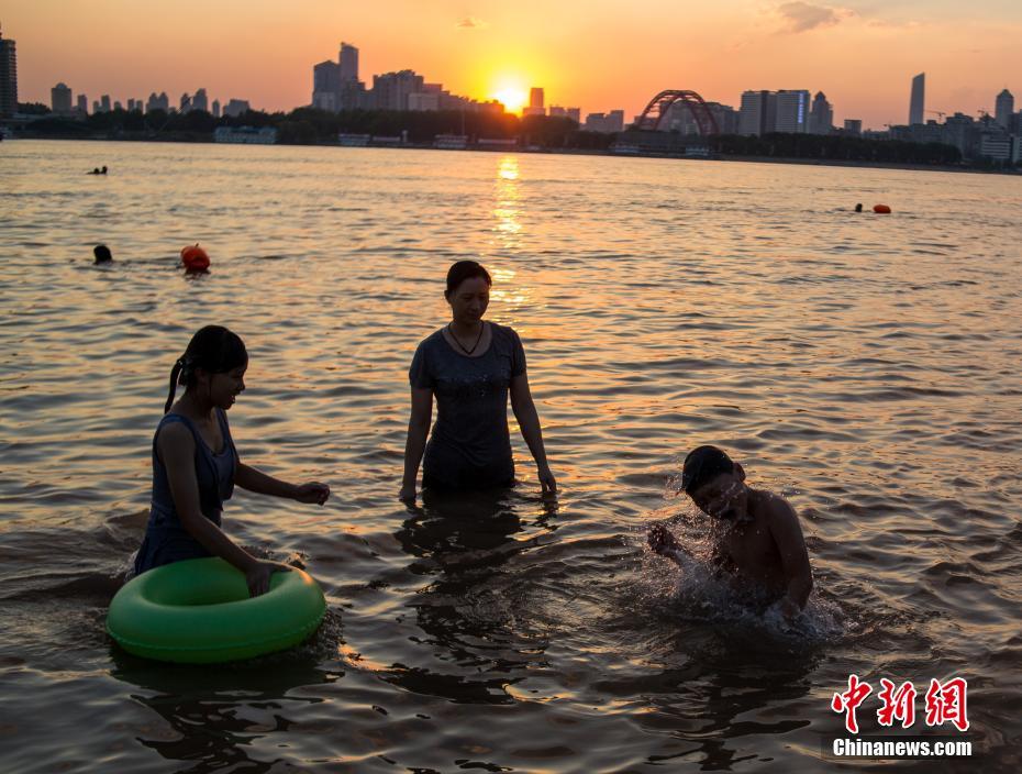 1季度中国游戏产业报告_9929和CN2 GIA对比