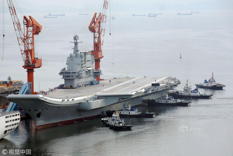 莫文蔚17年前旧照秀大长腿 满脸稚嫩_什么是挂机宝