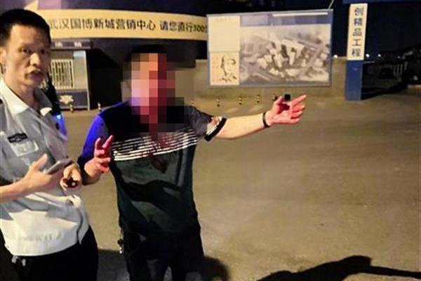 切尔西官宣后防核心赛季报销_CN2服务器常见问题